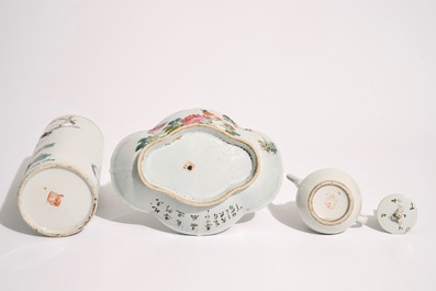Un porte-chapeau, une th&eacute;i&egrave;re, un bol et un plat en porcelaine de Chine qianjiang cai, 19/20&egrave;me