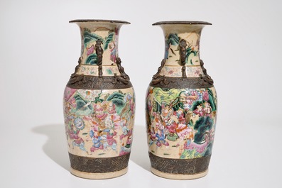 Twee Chinese famille rose craquel&eacute; Nanking vazen, 19e eeuw
