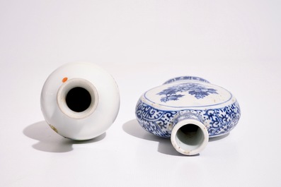 A Chinese famille rose vase, Yongzheng, and a blue and white moonflask, 19/20th C.