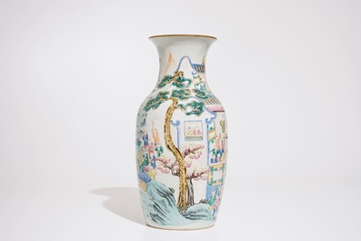 Un vase en porcelaine de Chinese famille rose &agrave; d&eacute;cor &quot;Cent gar&ccedil;ons&quot;, 19&egrave;me