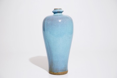 Un vase de forme meiping de type junyao &agrave; t&acirc;che pourpre, Chine, 20&egrave;me
