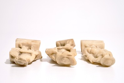 Trois figures en alb&acirc;tre sculpt&eacute;, Italie, 18&egrave;me