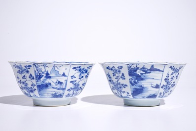 Une paire de bols octogonaux en porcelaine de Chine bleu et blanc, Kangxi