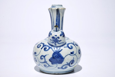 A Chinese blue and white kendi, Ming, Wanli and three blue and white plates, Kangxi