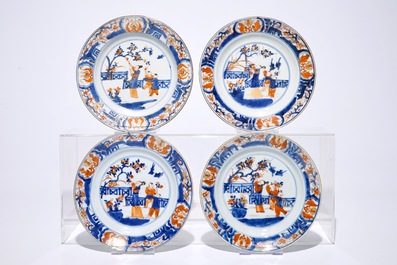 Eight Chinese Imari-style plates with figures in a garden, Kangxi/Yongzheng