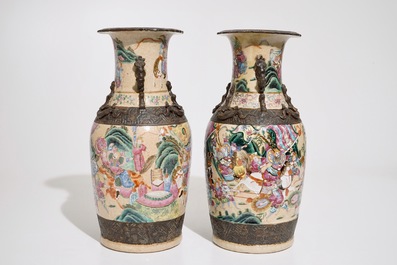 Deux vases en porcelaine de Chine famille rose, dit &quot;de Nankin&quot;, 19&egrave;me