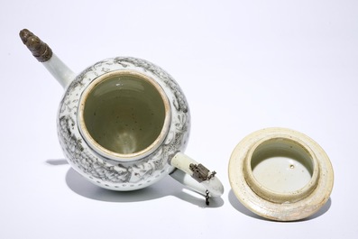 A group of Chinese and Japanese tea wares, incl. a teapot, four cups and three saucers, Kangxi and later