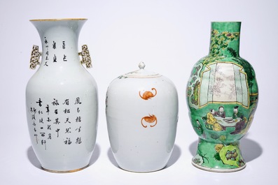 Vijf Chinese famille rose en verte vazen, 19/20e eeuw