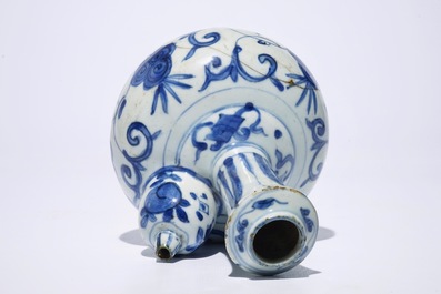 A Chinese blue and white kendi, Ming, Wanli and three blue and white plates, Kangxi