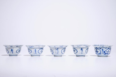 Five Chinese blue and white kraak porcelain bowls, Ming, Wanli
