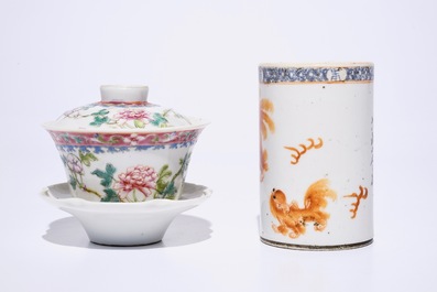 A varied lot of Chinese famille rose and iron red porcelain, 19/20th C.