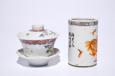 Een gevarieerd lot Chinees famille rose en ijzerrood porselein, 19/20e eeuw