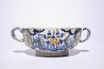 A polychrome Dutch Delft tureen with &quot;Lightning&quot; pattern, ca. 1700