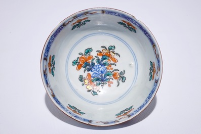 Un bol en porcelaine de Chine surd&eacute;cor&eacute; de type Amsterdams bont, Kangxi