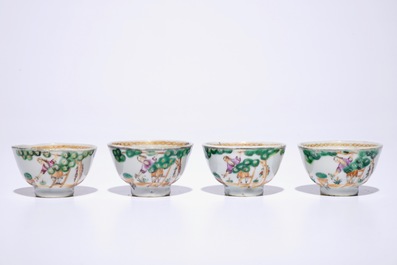 Quatre ensemble de tasses et soucoupes en porcelaine de Chine famille rose &agrave; la cueillette des cerises, Qianlong