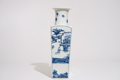 Een blauw-witte vierkante Chinese vaas, Kangxi merk, 19/20e eeuw