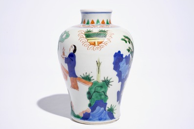 A Chinese wucai meiping vase, 19/20th C.