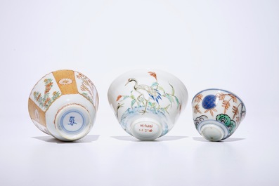 Un lot vari&eacute; en porcelaine de Chine et Japon, avec une th&eacute;i&egrave;re, quatre tasses et trois soucoupes, Kangxi et apr&egrave;s