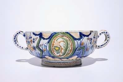 A polychrome Dutch Delft tureen with &quot;Lightning&quot; pattern, ca. 1700