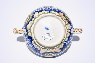 A polychrome Dutch Delft tureen with &quot;Lightning&quot; pattern, ca. 1700