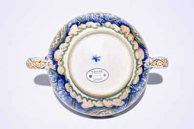 Une terrine en fa&iuml;ence de Delft polychrome &agrave; d&eacute;cor &quot;Tonnerre&quot;, vers 1700