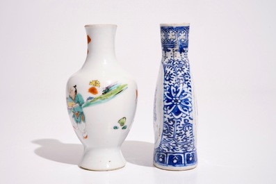 A Chinese famille rose vase, Yongzheng, and a blue and white moonflask, 19/20th C.