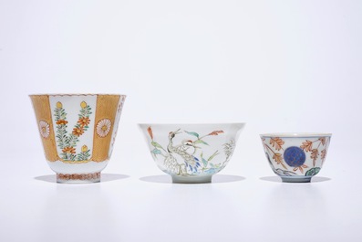 Un lot vari&eacute; en porcelaine de Chine et Japon, avec une th&eacute;i&egrave;re, quatre tasses et trois soucoupes, Kangxi et apr&egrave;s