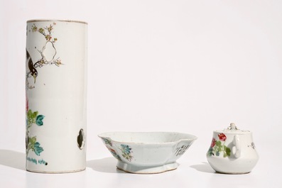 A Chinese qianjiang cai hat stand, a teapot and cover, a bowl and a dish, 19/20th C.