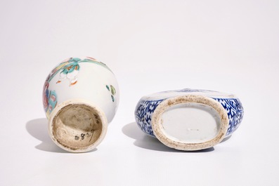 A Chinese famille rose vase, Yongzheng, and a blue and white moonflask, 19/20th C.