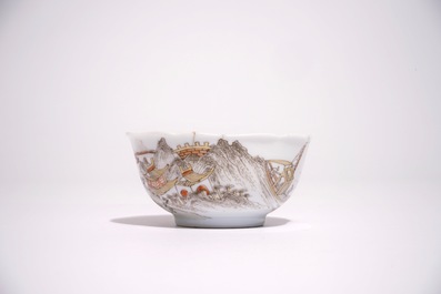 Deux tasses et une soucoupe en porcelaine de Chine coquille d'oeuf grisaille et rouge de fer, Yongzheng