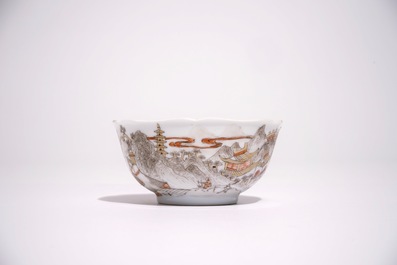 Deux tasses et une soucoupe en porcelaine de Chine coquille d'oeuf grisaille et rouge de fer, Yongzheng