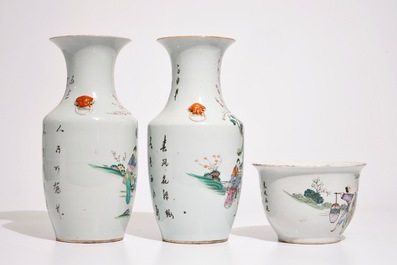 Vier Chinese famille rose vazen en een qianjiang cai bloempot, 19/20e eeuw