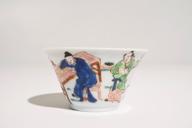 Une tasse et soucoupe en porcelaine de Chine famille rose &agrave; d&eacute;cor d'une sc&egrave;ne de th&eacute;, Yongzheng