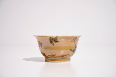 Une tasse et soucoupe en porcelaine de Chine famille verte sur fond caf&eacute; au lait, Kangxi, et un support de th&eacute;i&egrave;re famille rose, Yongzheng