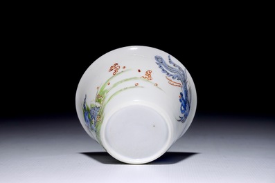 Une tasse &agrave; vin en porcelaine de Chine coquille d'oeuf &agrave; d&eacute;cor de &quot;Dragon et ph&eacute;nix&quot;, Yongzheng