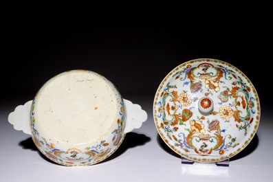 Een Chinese famille rose export &ldquo;Pompadour&rdquo; papkom met deksel, ca. 1745