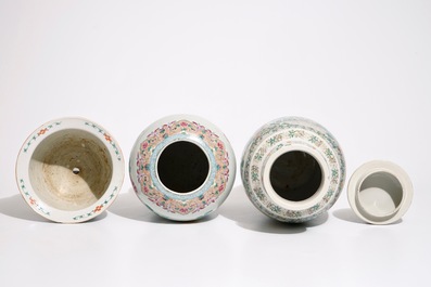 Un vase en porcelaine de Chine famille verte, un pot &agrave; fleurs et un vase balustre en famille rose, 18/19&egrave;me