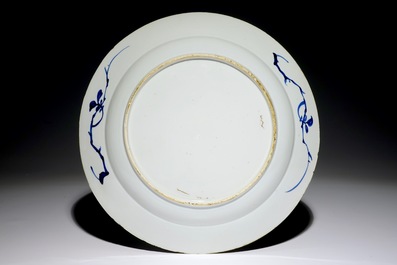 Un plat en porcelaine de Chine bleu et blanc &agrave; d&eacute;cor de &quot;La Romance de la Chambre de l'Ouest&quot;, Yongzheng