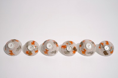 Six tasses couvertes et soucoupes en porcelaine coquille d'oeuf de Japon, Meiji, 19&egrave;me