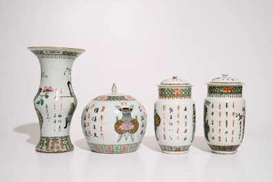 Un ensemble de vases en porcelaine de Chine famille verte, 19&egrave;me