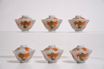 Six tasses couvertes et soucoupes en porcelaine coquille d'oeuf de Japon, Meiji, 19&egrave;me