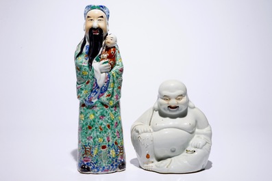Twee Chinese famille rose figuren van onsterfelijken en een wit-geglazuurde Boeddha, 19/20e eeuw