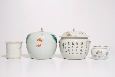 Un lot vari&eacute; en porcelaine de Chine famille rose et qianjiang cai, 19/20&egrave;me