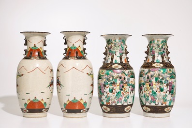 Deux paires de vases en porcelaine de Chine famille verte et rose sur fond craquel&eacute;, 19&egrave;me