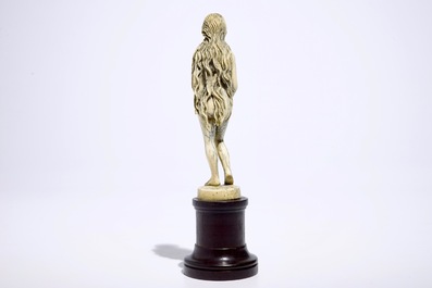 Un mod&egrave;le d'une Vierge en ivoire sculpt&eacute;, dans le style d'Erhart Gregor, Allemagne, 16/17&egrave;me