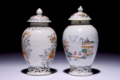 Deux verseuses couvertes en porcelaine de Chine grisaille et famille rose pour l'export, Qianlong