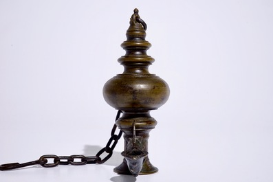 Een bronzen olielamp, Tibet, 19/20e eeuw