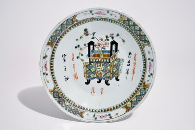 Een gevarieerd lot Chinees famille rose, verte en monochroom porselein, 19/20e eeuw