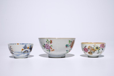Een gevarieerd lot Chinees famille rose en Imari-stijl porselein, 18e eeuw