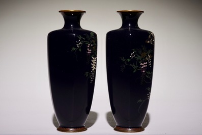 Une paire de vases en cloisonn&eacute;, Japon, Meiji, 19&egrave;me